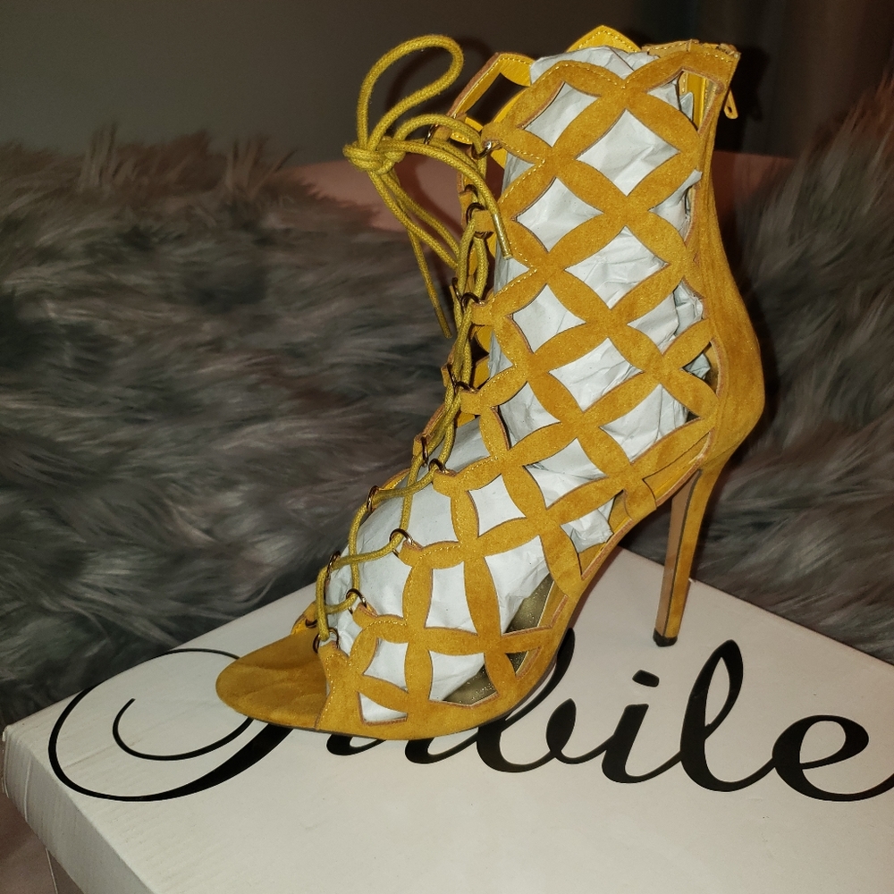 Heels - Picture 2 of 2
